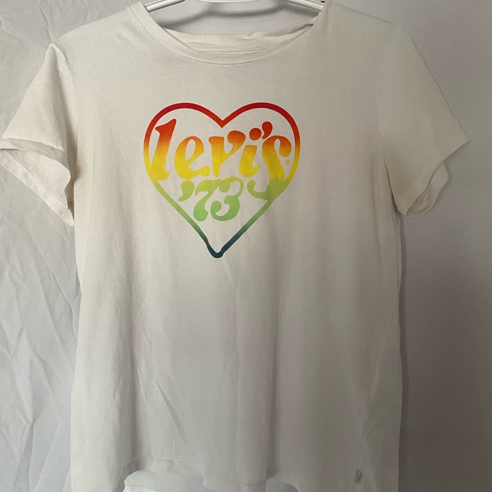 Levi’s t-shirt